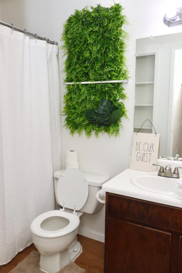 Chic Boho Cottage -Self Check In, Fully Furnished, & Free Parking ฮูสตัน ภายนอก รูปภาพ